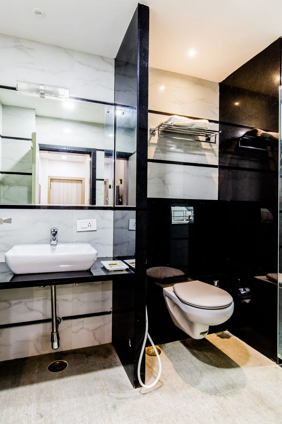 Premier Room | Bathroom | Shower, slippers, towels