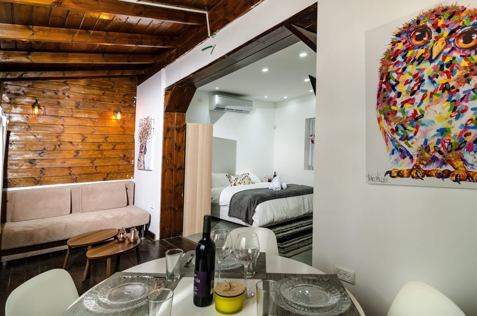 Family Suite, Non Smoking | In-room dining