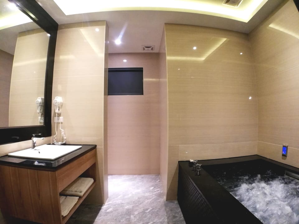 Classic Double Room | Bathroom | Jetted tub, hair dryer, slippers, towels