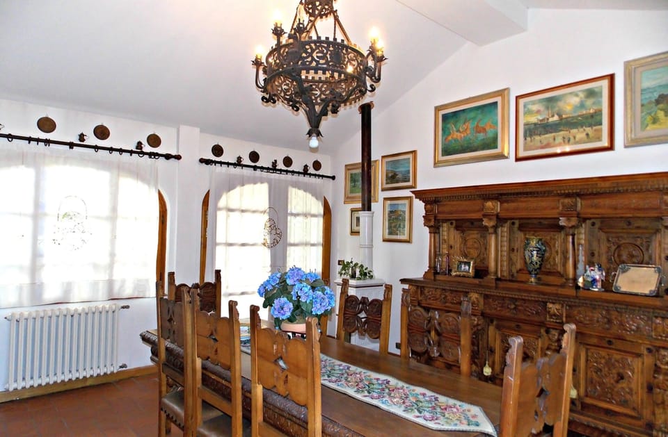 Villa, 4 Bedrooms | In-room dining