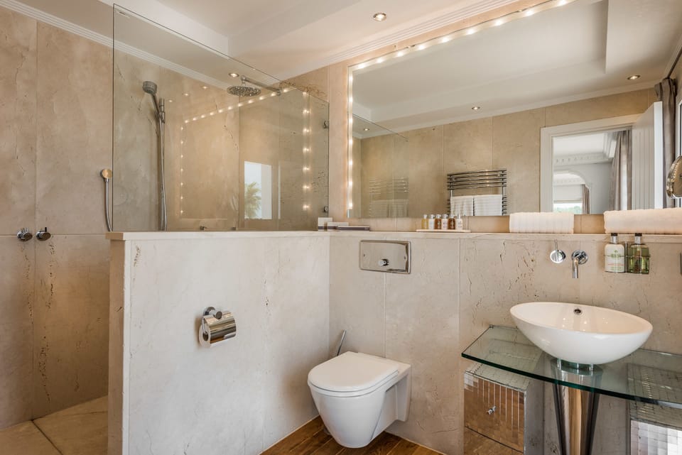 Senior Suite, 1 King Bed with Sofa bed, Non Smoking, Ocean View | Bathroom | Designer toiletries, hair dryer, bathrobes, slippers