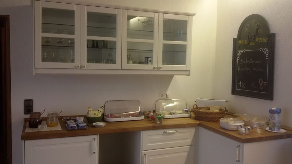 Daily buffet breakfast for a fee
