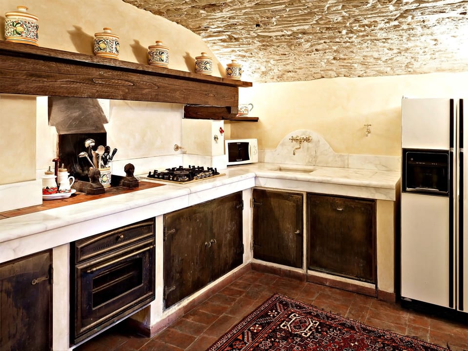 Villa, 4 Bedrooms | Private kitchen | Full-size fridge, microwave, oven, stovetop