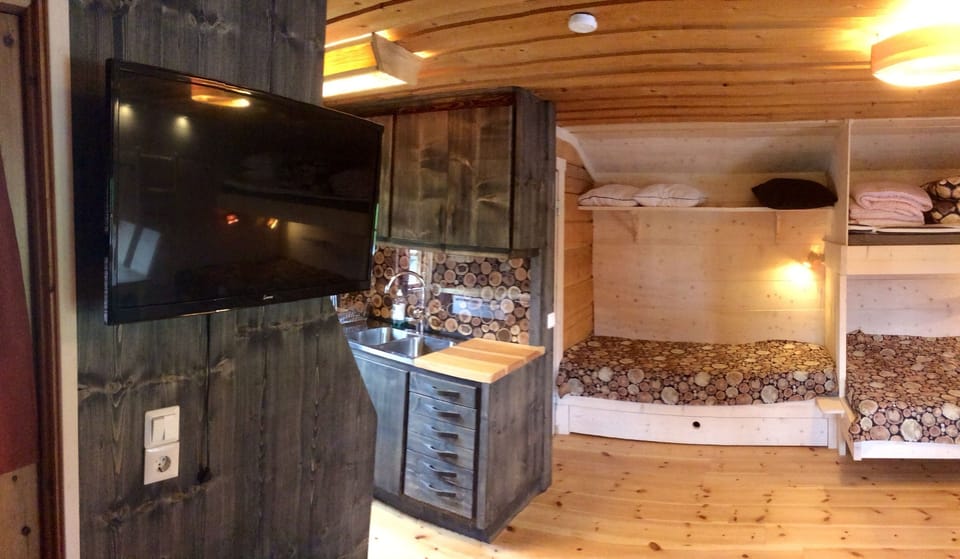 Cottage | Desk, blackout drapes, soundproofing, iron/ironing board (on request)