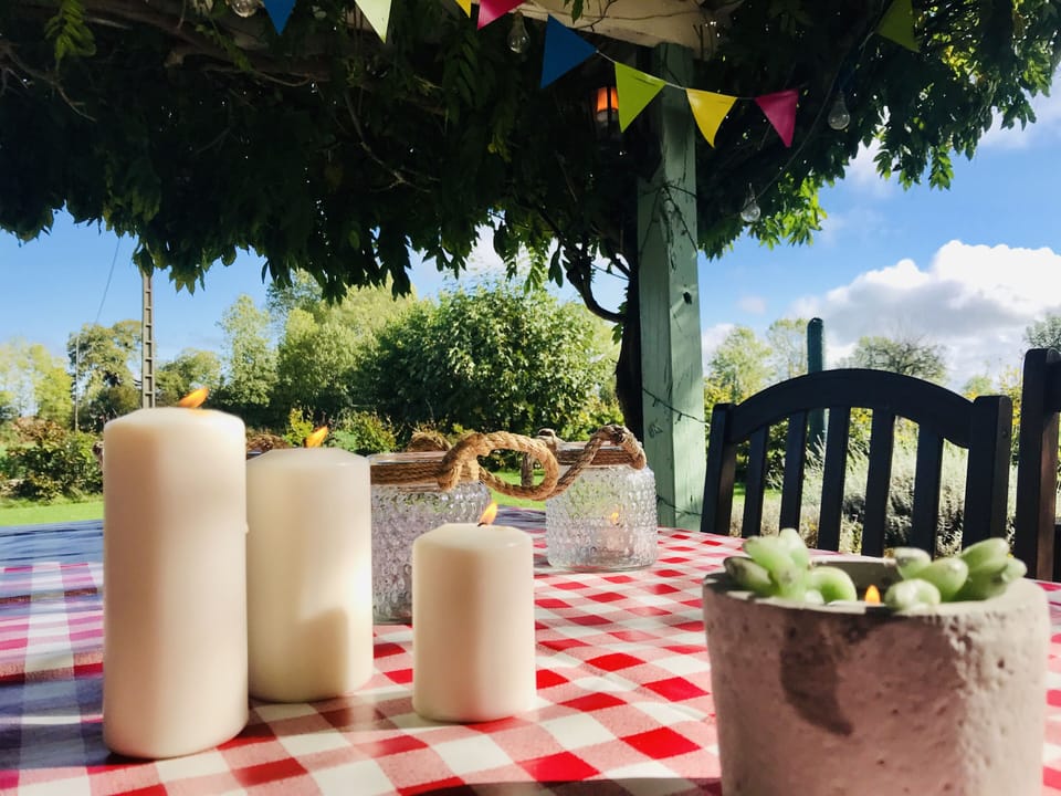 Farmhouse outside dinning 