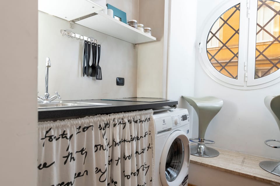 Superior Apartment, 3 Bedrooms | Private kitchen | Highchair