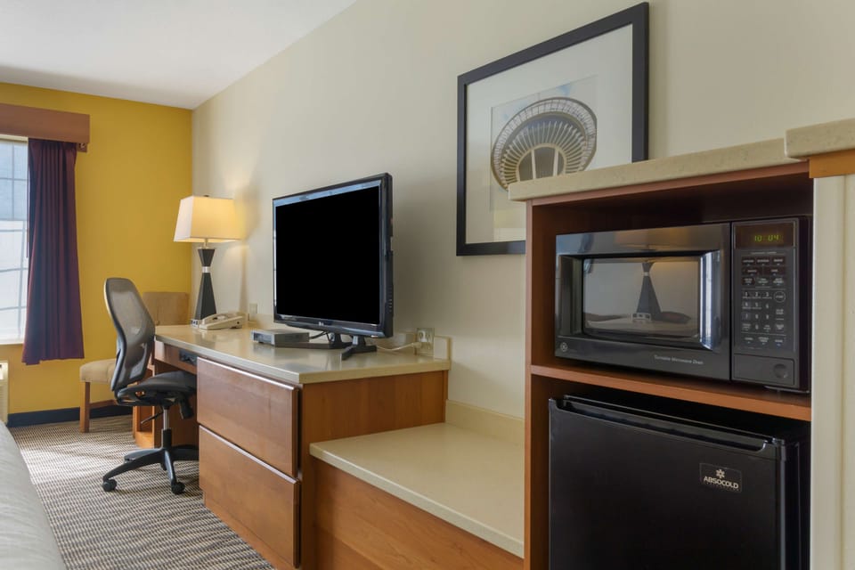In-room safe, desk, iron/ironing board, WiFi