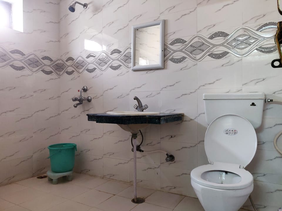 Royal Double Room, 1 Double Bed, Non Smoking | Bathroom | Shower