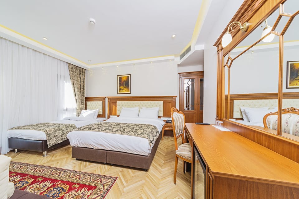 Family Suite | Hypo-allergenic bedding, minibar, in-room safe, individually furnished