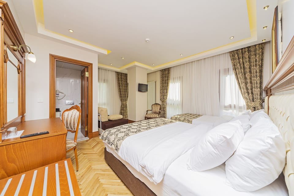 Family Suite | Hypo-allergenic bedding, minibar, in-room safe, individually furnished
