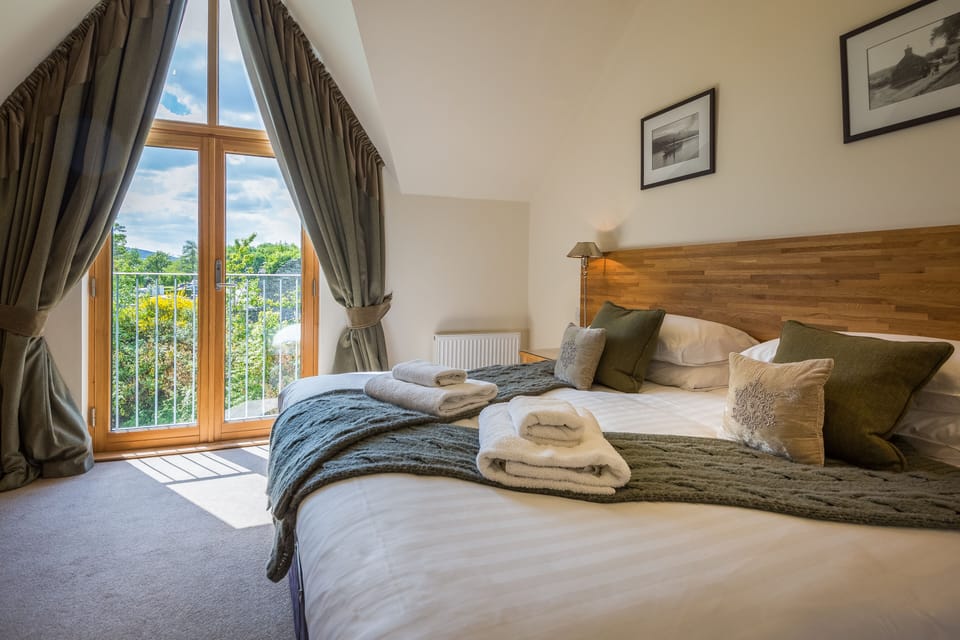 2  MAXWELLS | Premium bedding, individually decorated, individually furnished