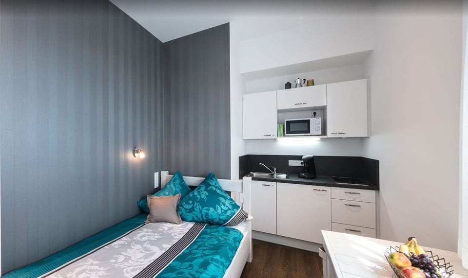 Comfort Single Apartment | Egyptian cotton sheets, premium bedding, down comforters, pillowtop beds