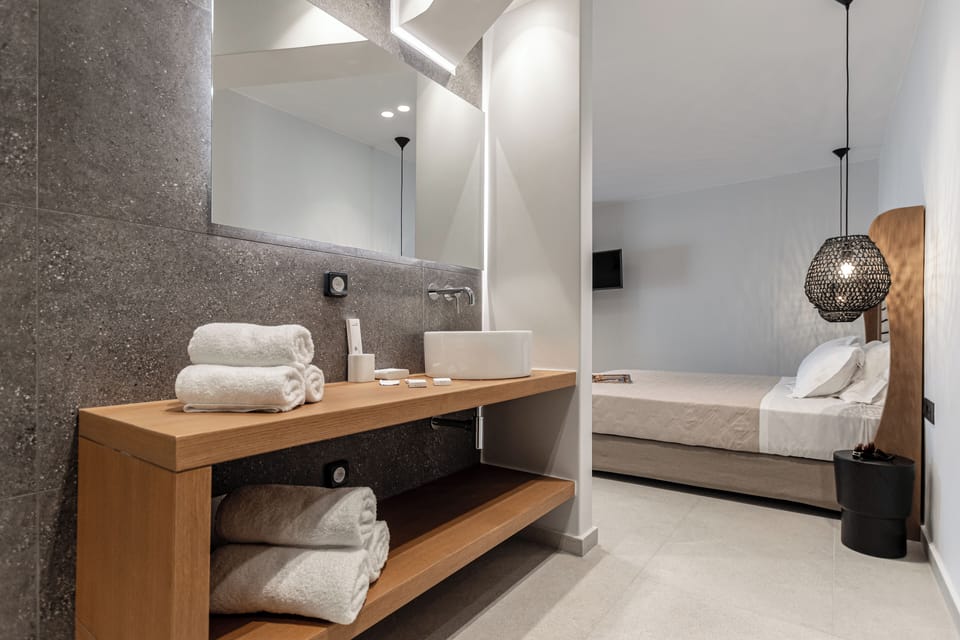 Executive Room with Garden View | Premium bedding, in-room safe, desk, blackout drapes