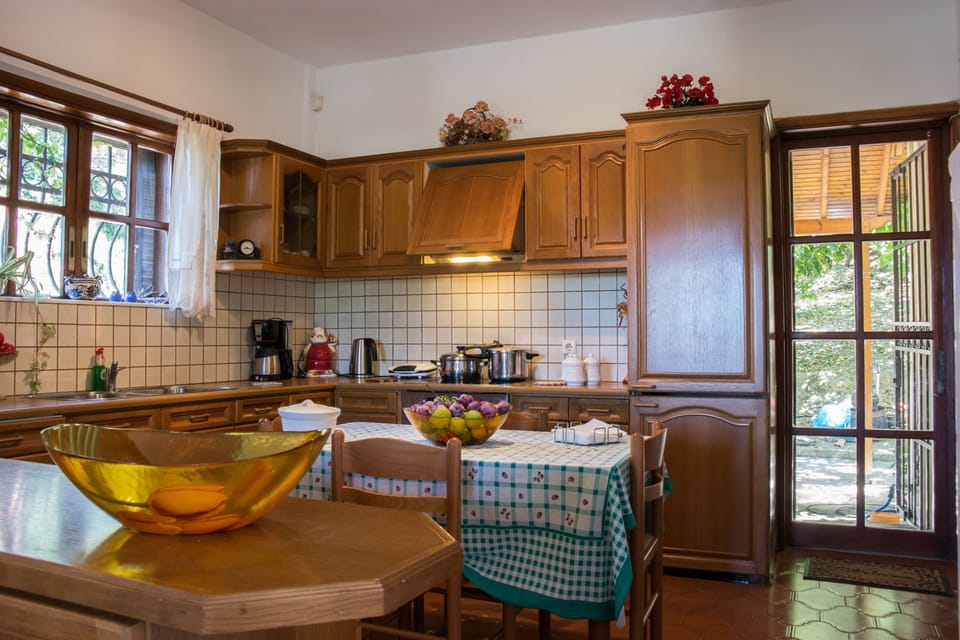 Classic Villa, 3 Bedrooms | Private kitchen | Fridge, microwave, oven, stovetop