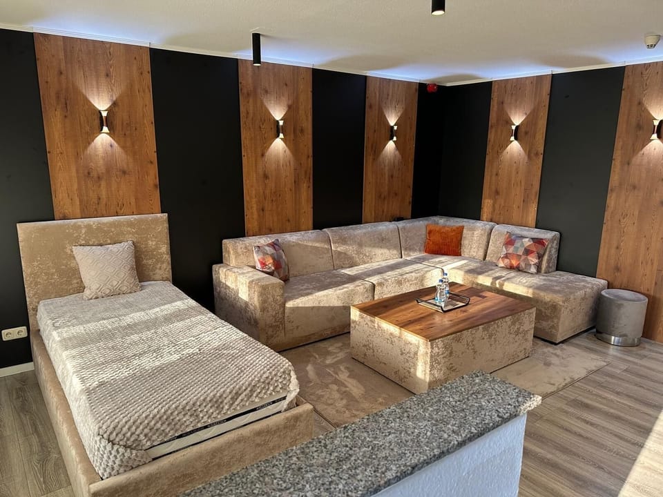 Comfort Apartment, Courtyard View | Lounge
