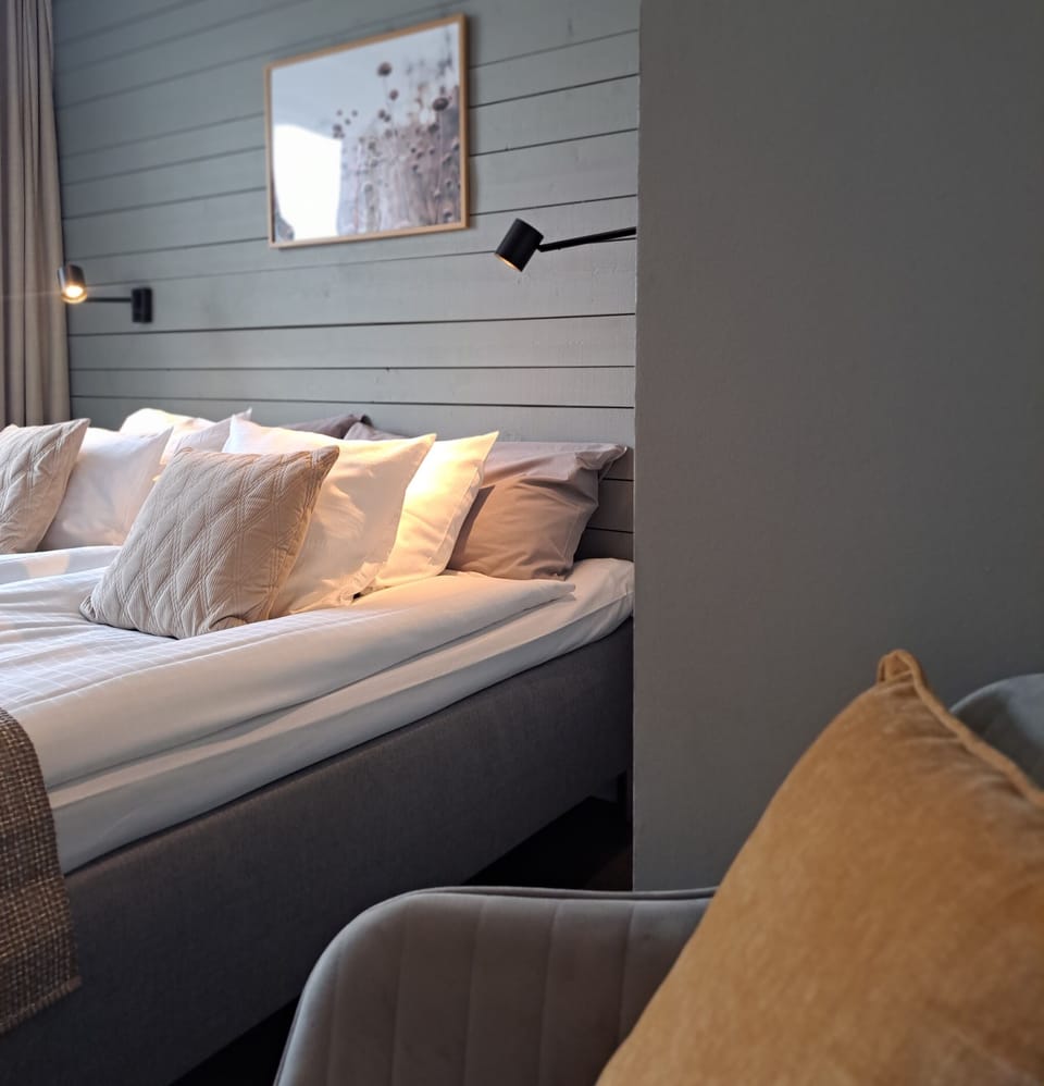 Premium Double Room | Individually decorated, individually furnished, iron/ironing board