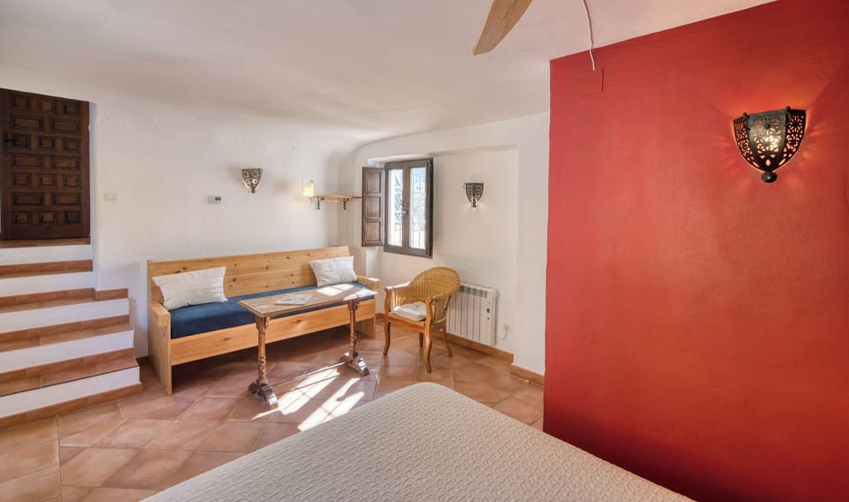 Comfort Double Room | Hypo-allergenic bedding, laptop workspace, soundproofing