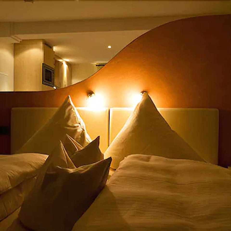 Junior Studio Suite | Minibar, in-room safe, desk, soundproofing
