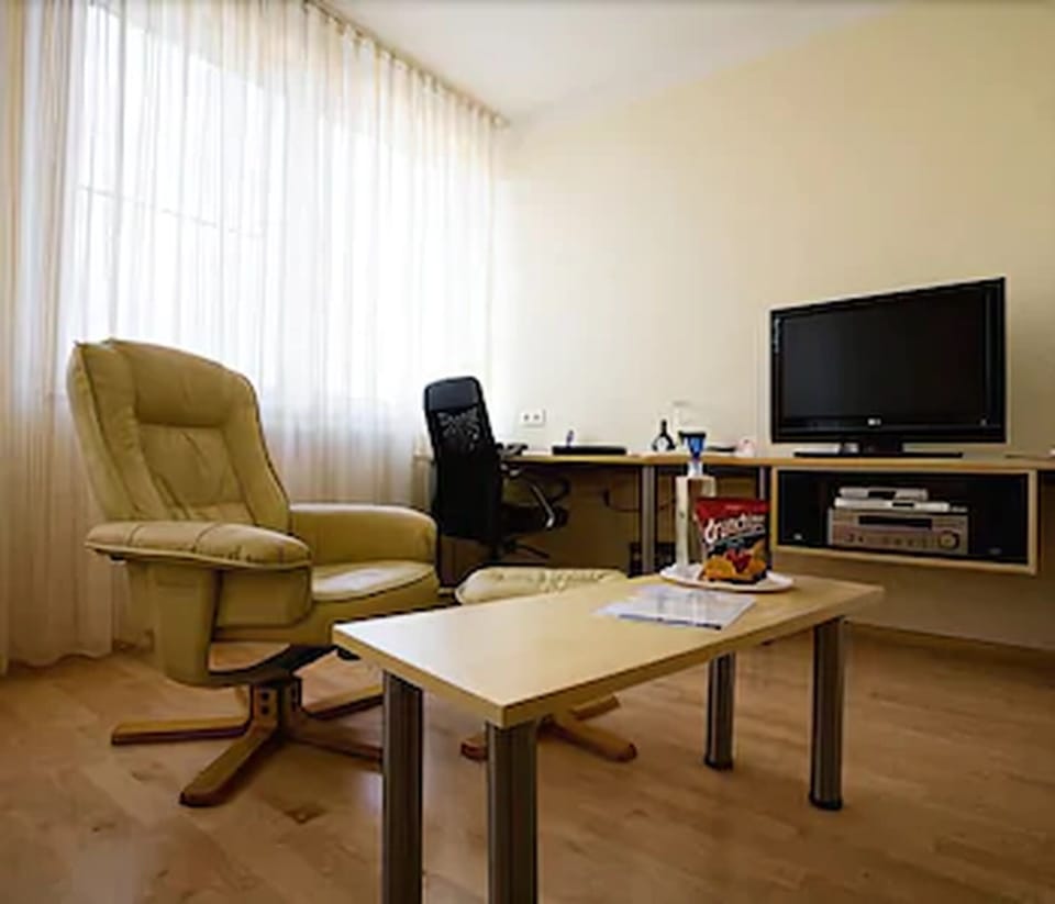 Single Room | Living area | DVD player