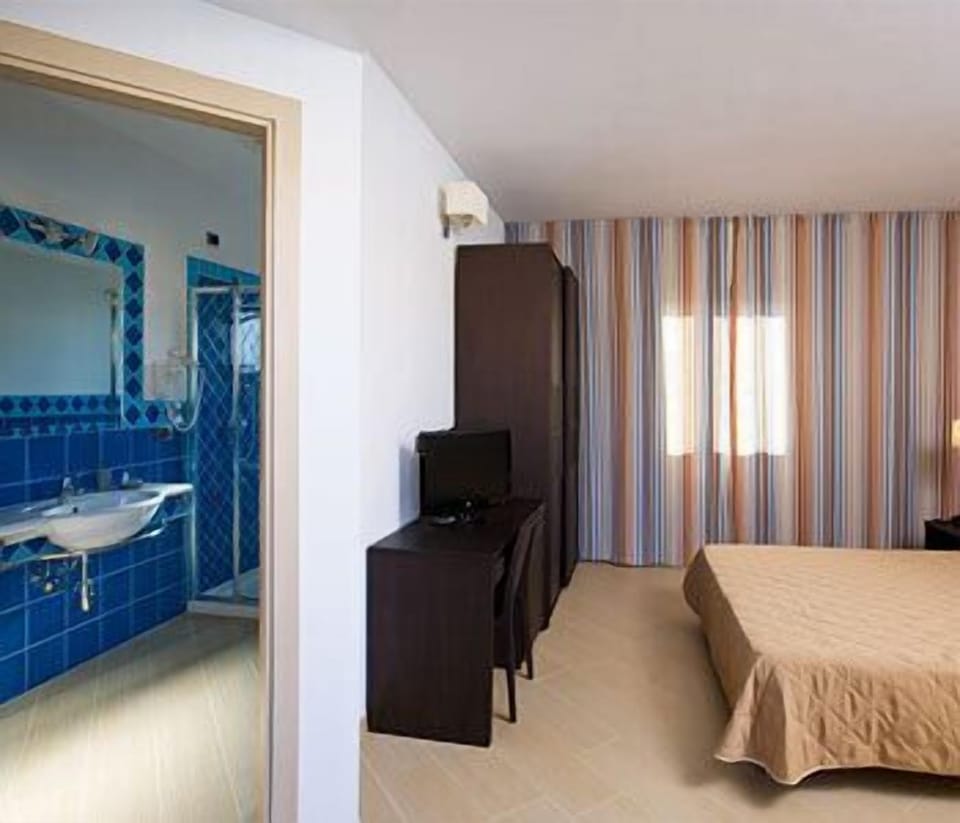 In-room safe, desk, blackout drapes, soundproofing