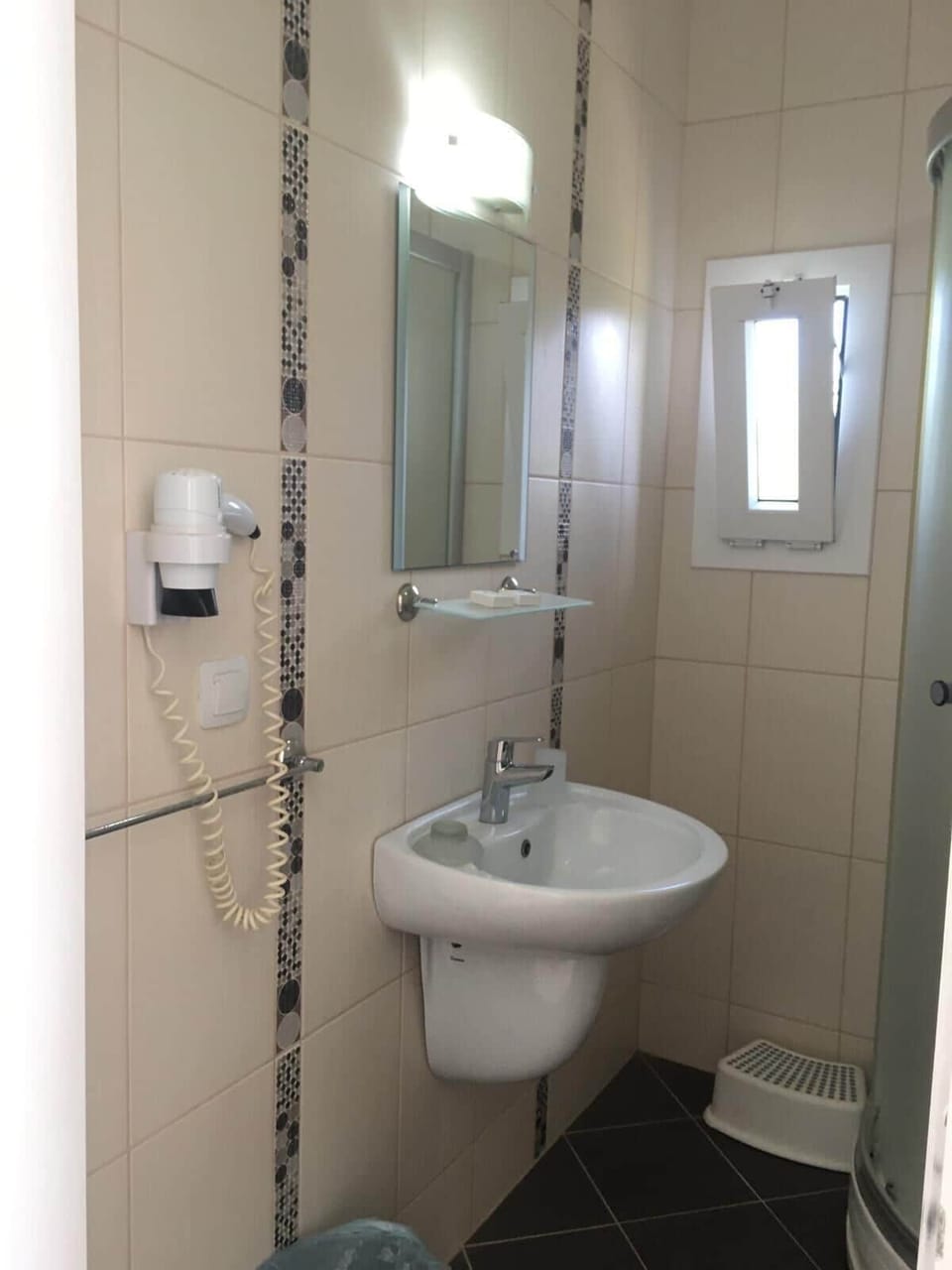 Family Room | Bathroom | Shower, hair dryer