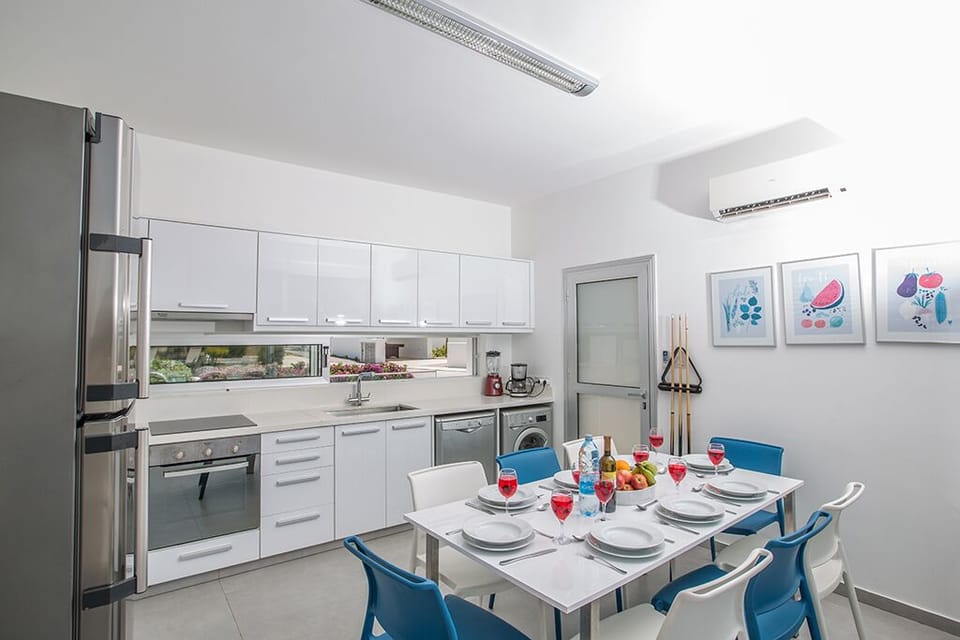 Kitchen and dining area