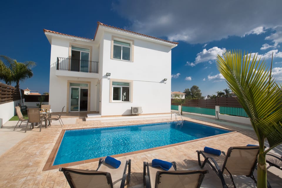 Villa Halle with private pool