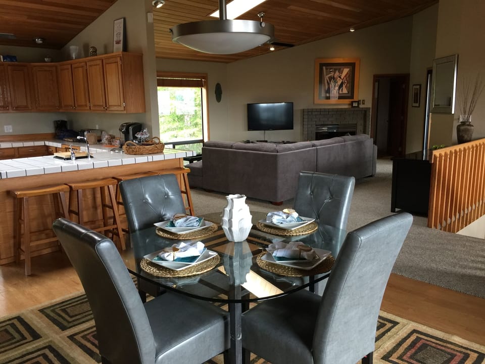 upstair dinning kitchen and living room.