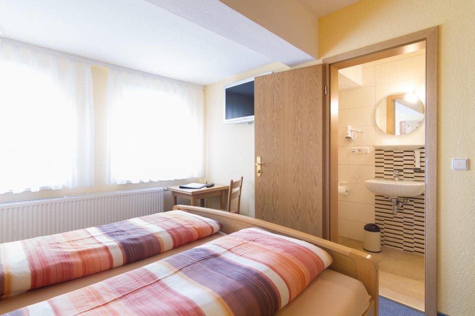 Hypo-allergenic bedding available, rollaway beds (surcharge)