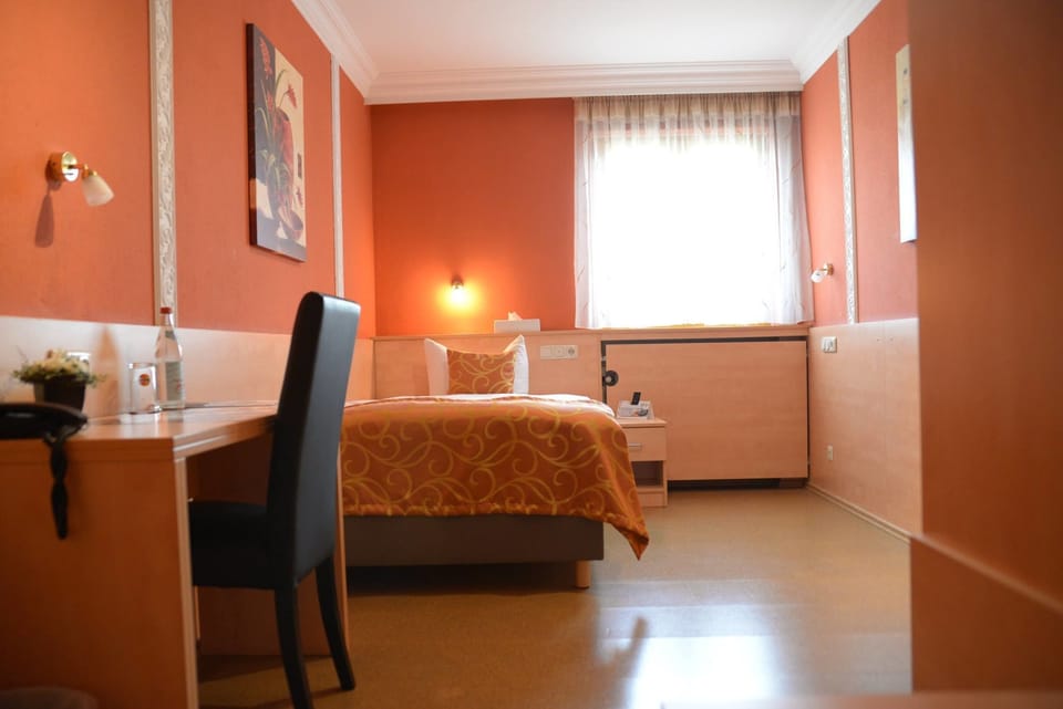 Single Room | In-room safe, desk, blackout drapes, free cribs/infant beds