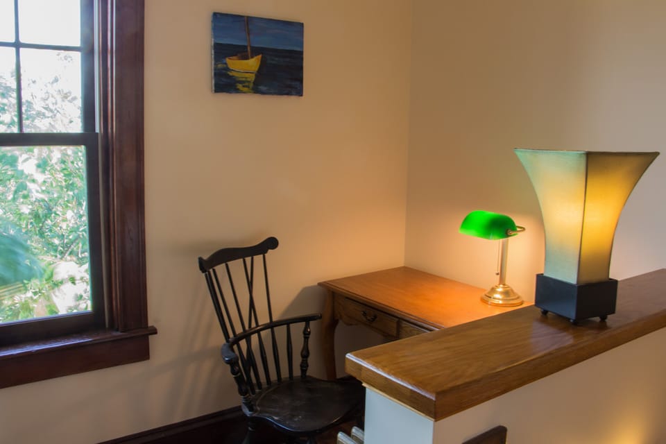Upstairs alcove; work desk.