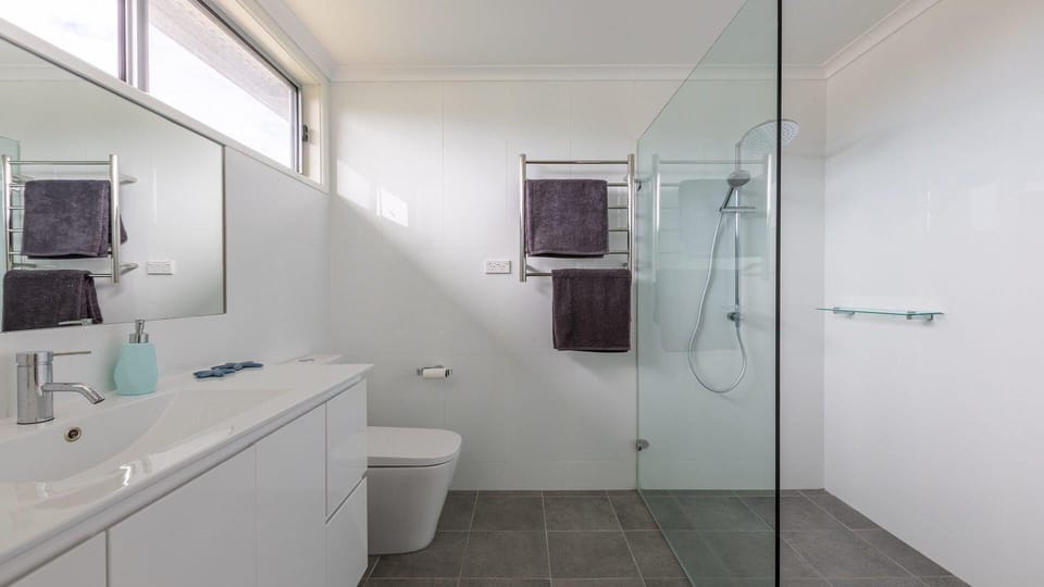 Aloha | Bathroom | Hairdryer | Linen included