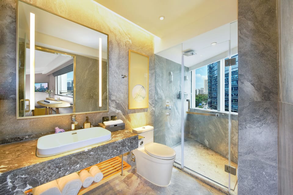 Standard King | Bathroom | Shower, free toiletries, bathrobes, slippers