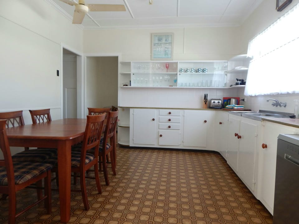 Sailor's Rest: 3-Bedroom House and 1 Rumpus Room (including 1 tri-bunk) | Private kitchen | Coffee/tea maker, full-size fridge, microwave, oven