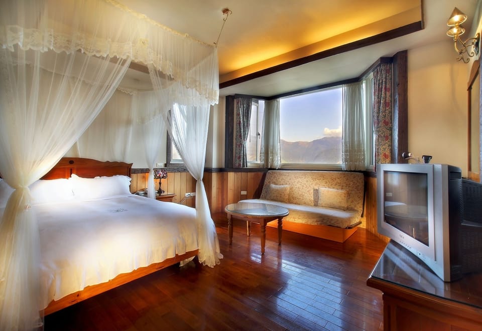 Deluxe Double Room, Mountain View | Premium bedding, individually decorated, individually furnished, desk