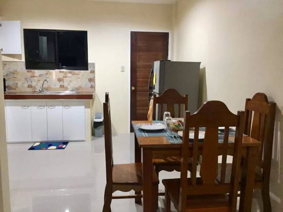 Exclusive Apartment, 2 Queen Beds, Non Smoking | Private kitchen | Fridge, microwave, oven, cookware/dishes/utensils