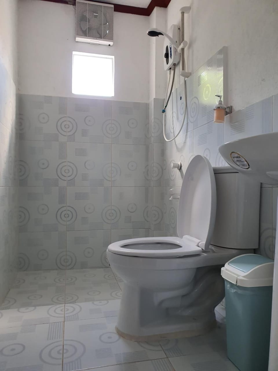 Shower, towels