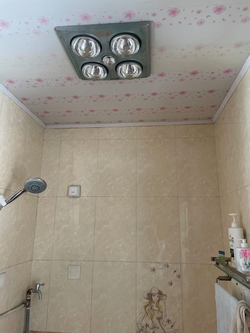 Single Room, Non Smoking | Bathroom | Shower, rainfall showerhead, free toiletries, hair dryer (on request)