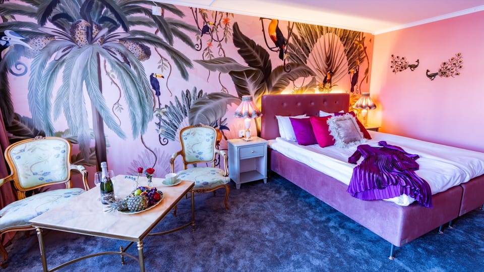 DELUXE | WiFi (free), individually decorated, individually furnished, bed sheets