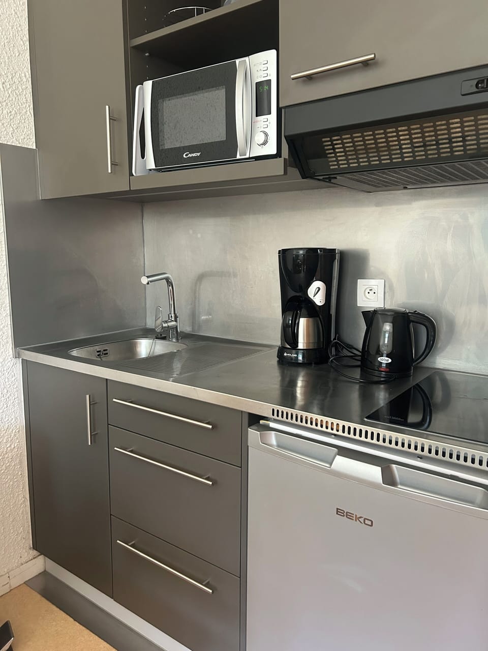 Apartment, 2 Bedrooms | Private kitchen | Fridge, microwave, oven, stovetop