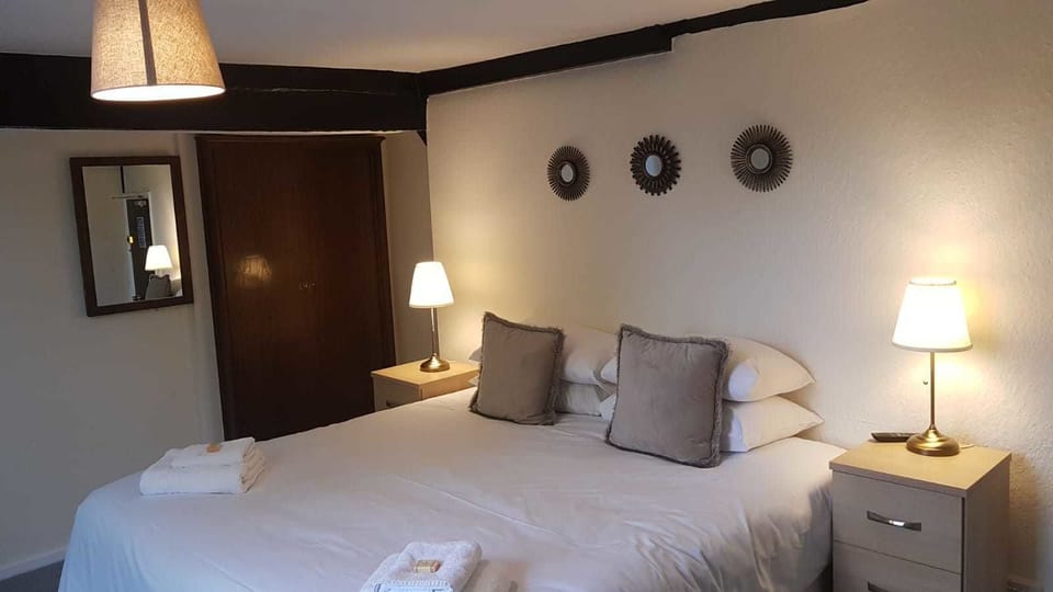 Standard Double Room (Room 4) | Desk, iron/ironing board, free WiFi, bed sheets