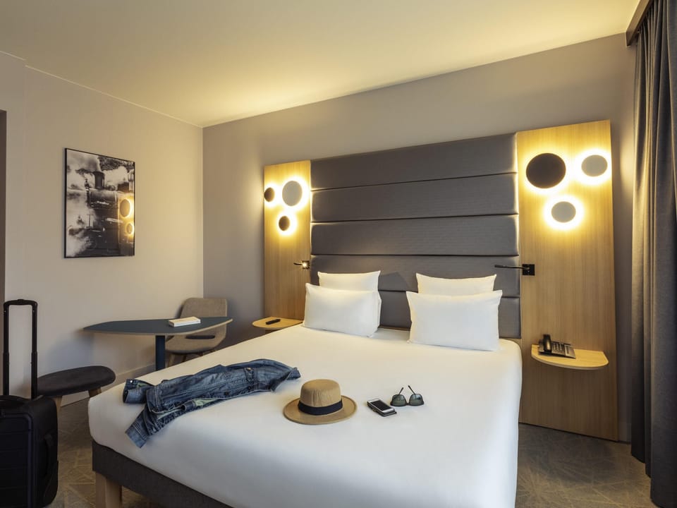 Superior Room, 1 Queen Bed | Premium bedding, down comforters, minibar, in-room safe