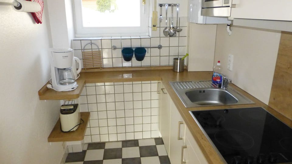 Apartment, 3 Bedrooms | Private kitchen | Fridge, microwave, stovetop, dishwasher