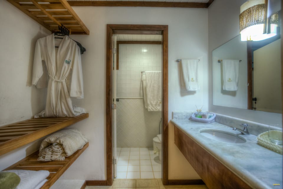 Superior Apartment, 1 King Bed, Non Smoking, Partial Sea View | Bathroom | Combined shower/tub, free toiletries, hair dryer, bathrobes