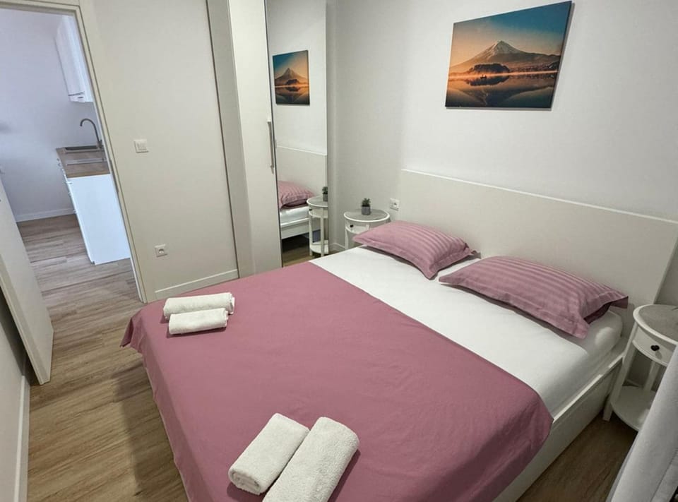 Apartment (Apartment & Rooms Papa - Two Bedroom ) | Individually decorated, individually furnished, free WiFi, bed sheets