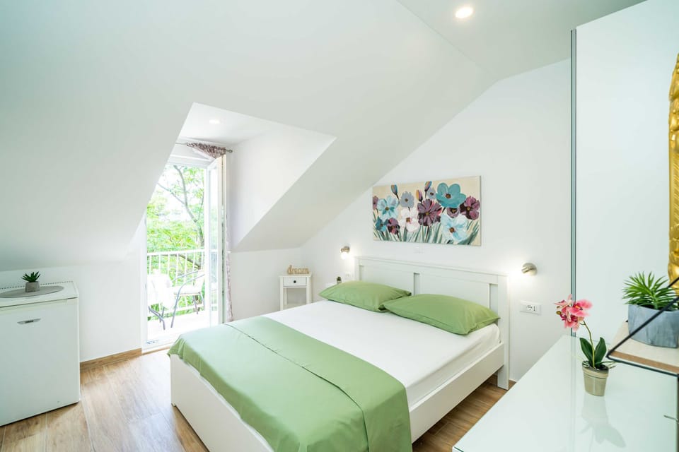 Double Room (Apartment & Rooms Papa - Premium Doub) | Individually decorated, individually furnished, free WiFi, bed sheets