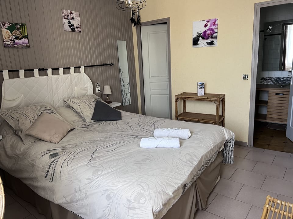 Comfort Double Room | Individually decorated, individually furnished, desk, laptop workspace