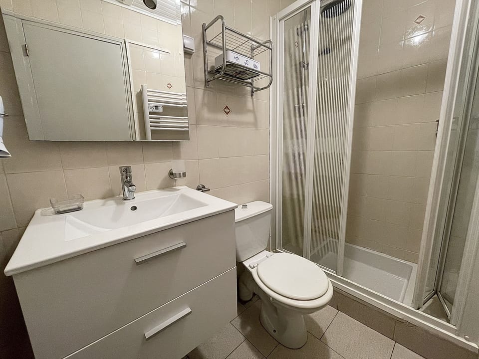 Honeymoon Double Room | Bathroom | Shower
