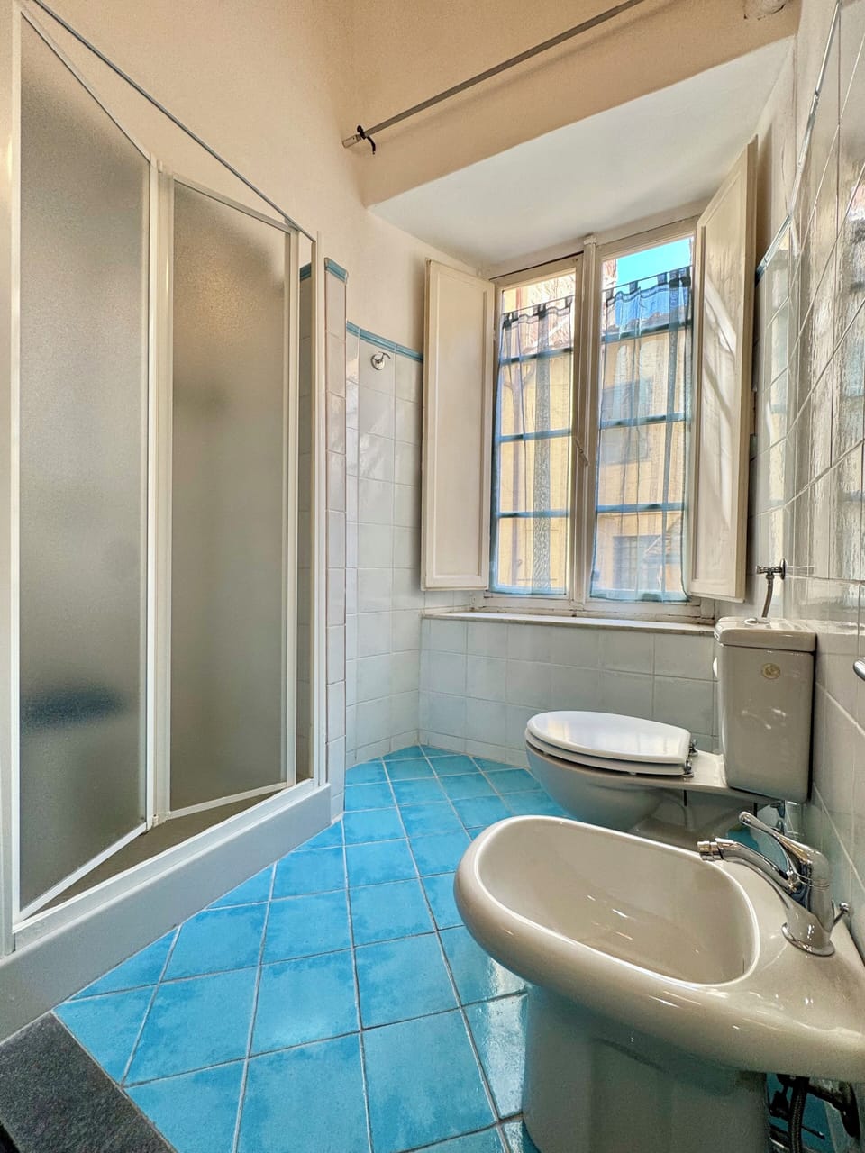 Triple Room, Private Bathroom (External) | Bathroom | Shower, free toiletries, hair dryer, bidet