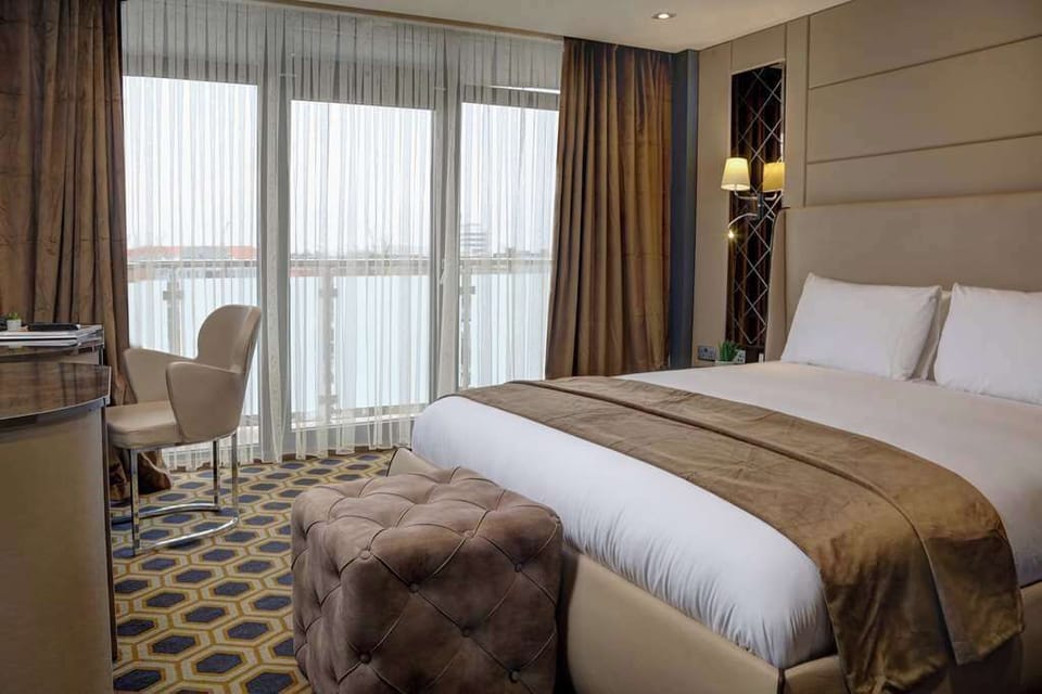 In-room safe, desk, iron/ironing board, free WiFi